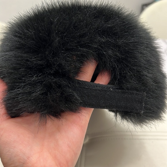 Winter cap w faux fur black BCBG - Picture 7 of 7